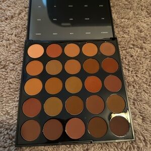 Morphe eyeshadow palette